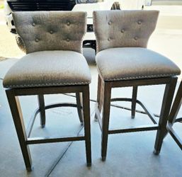 Maven Lane Hugo Tufted Swivel Barstools Set Of 4 Ash Grey Oak Finish Retail $800