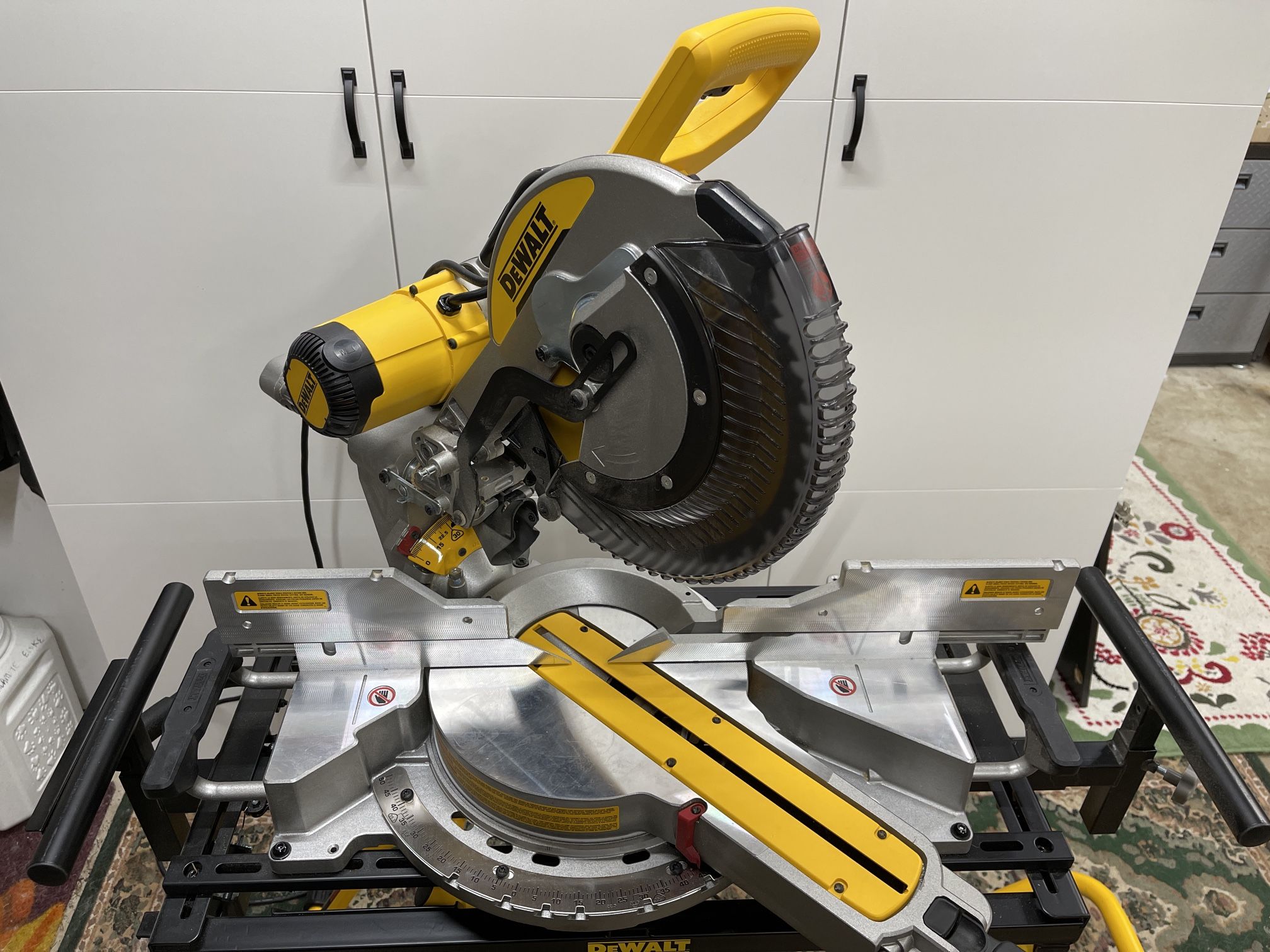 Dewalt DWS779 12” Sliding Compound Miter Saw with DWE74911 Rolling