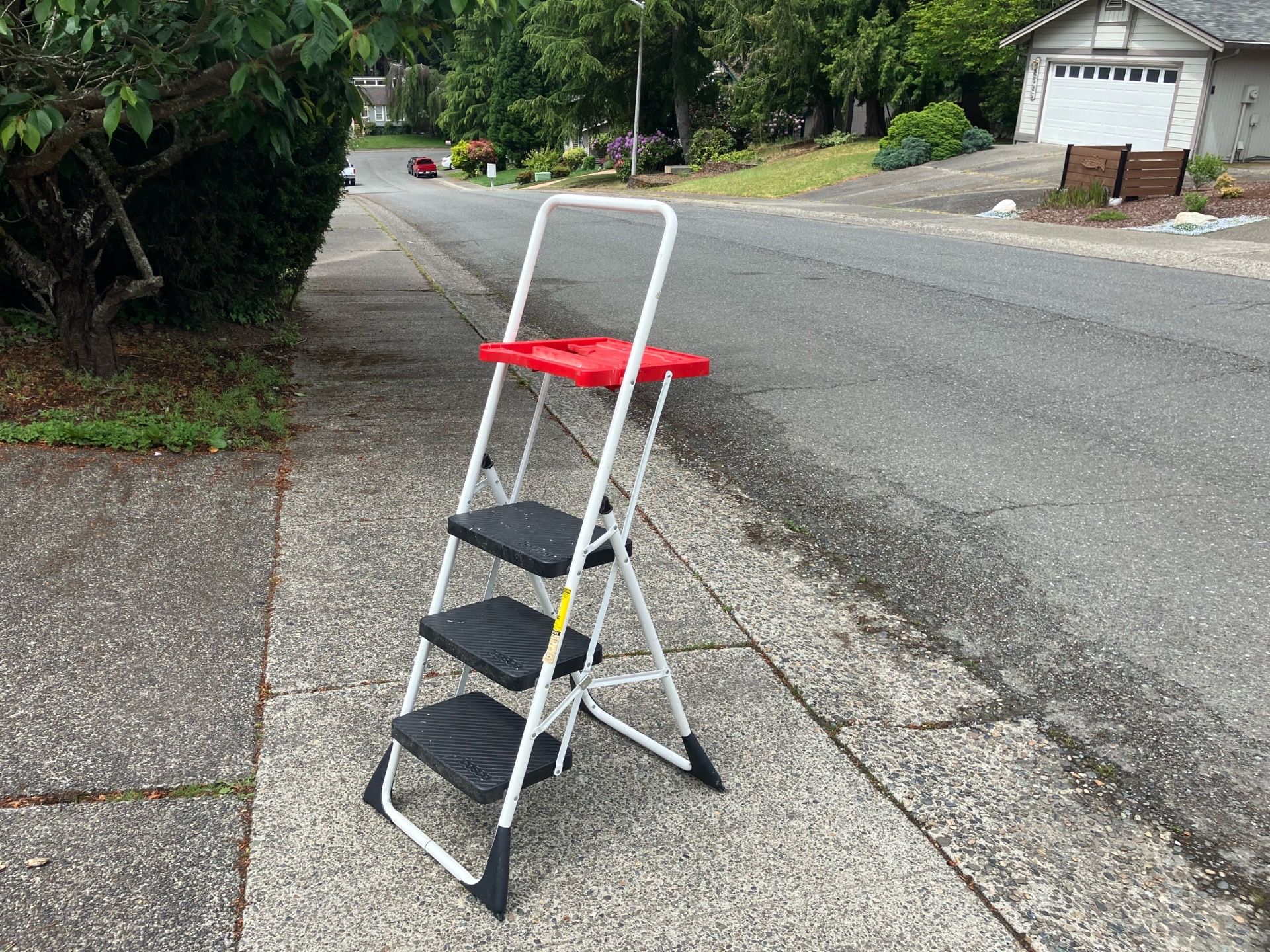 4’ Step Ladder Storage Painting Ladder Like New