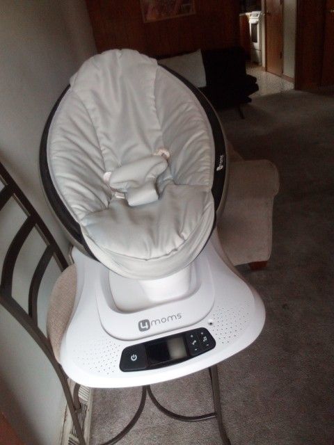 4 Moms Baby Glider