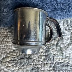 Vintage 1-Cup Metal Hand Squeeze Flour Sifter - Farmhouse Kitchen Charm 
