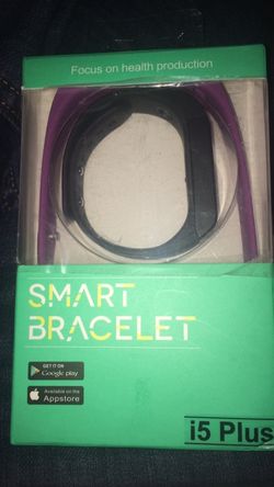 New (I5 plus) smart Bracelet w/ Extra Pink Band)