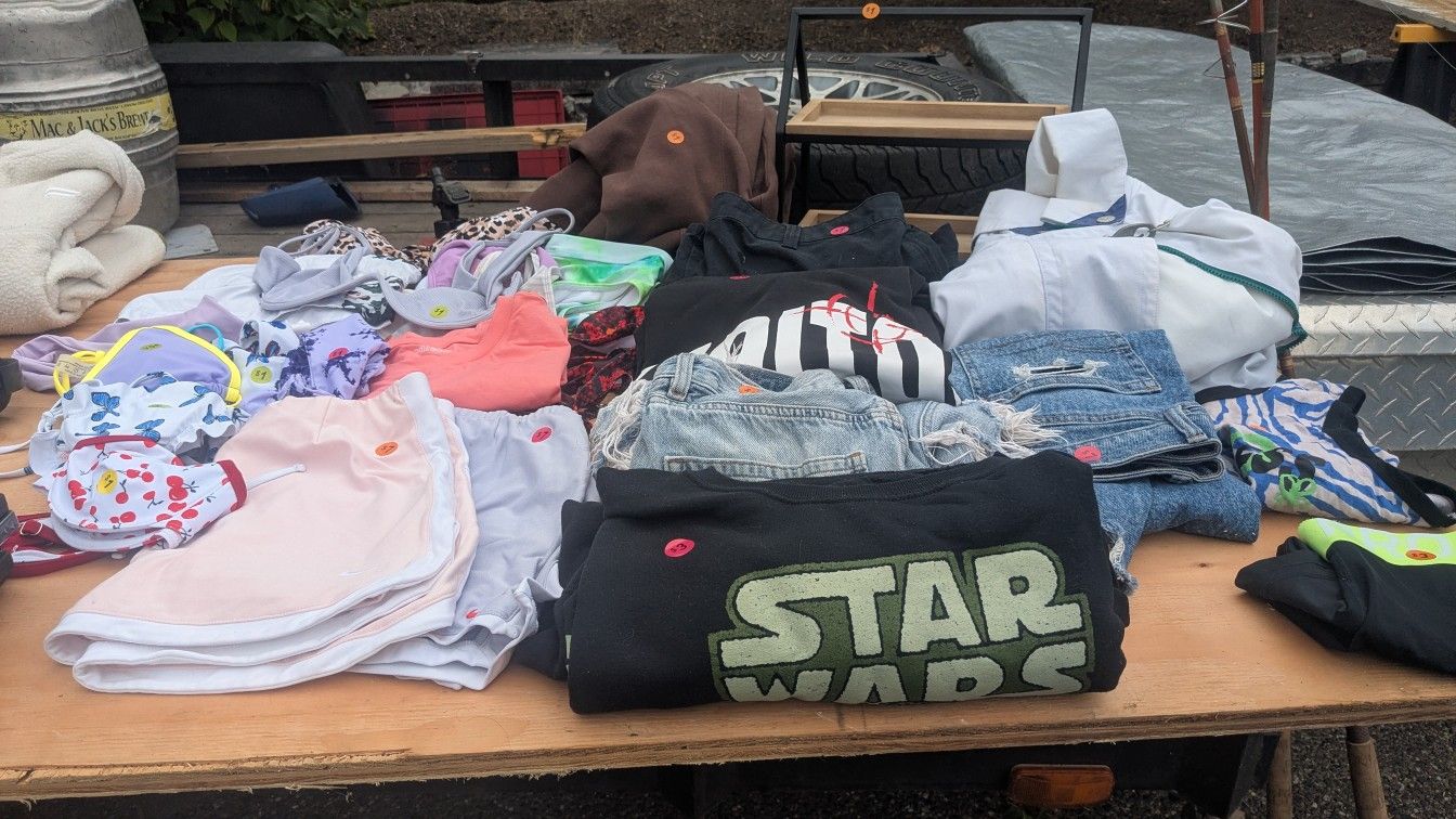Garage sale In Brier