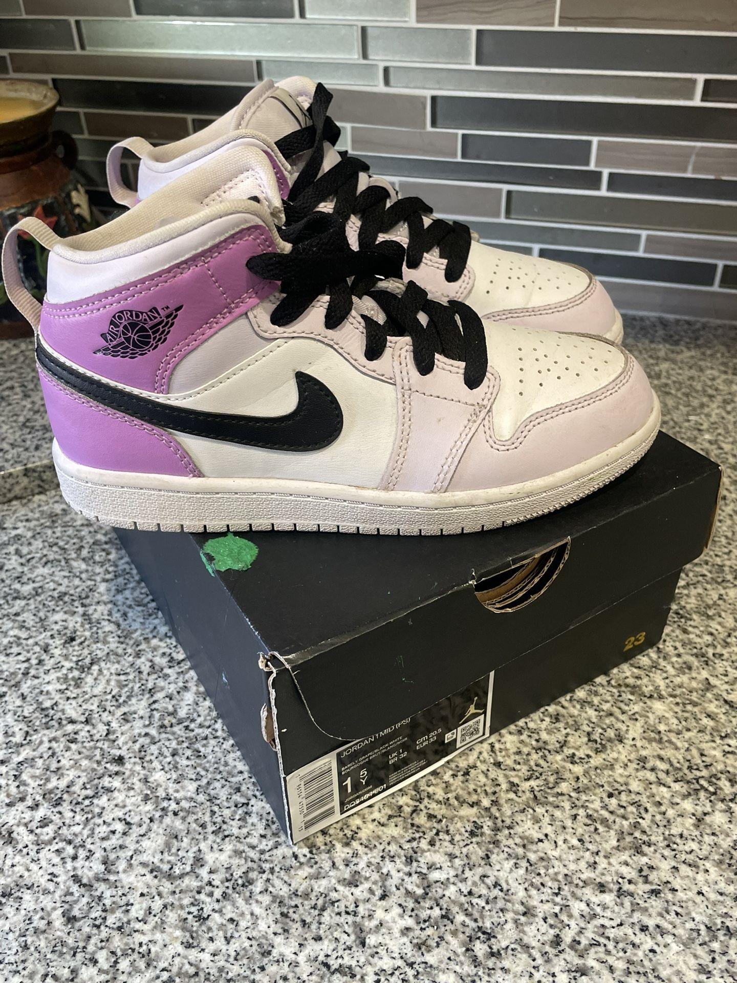 Jordan 1 Mid