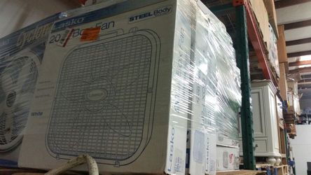 Lasko 20 in Box Fan in white