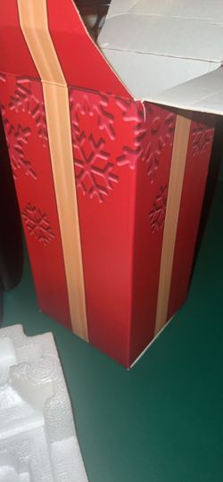 Red Christmas Gift Box Decoration