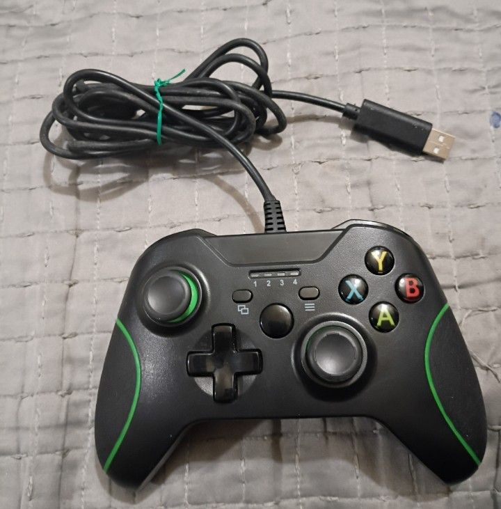 Xbox One Wired Controller - Video Game Controller