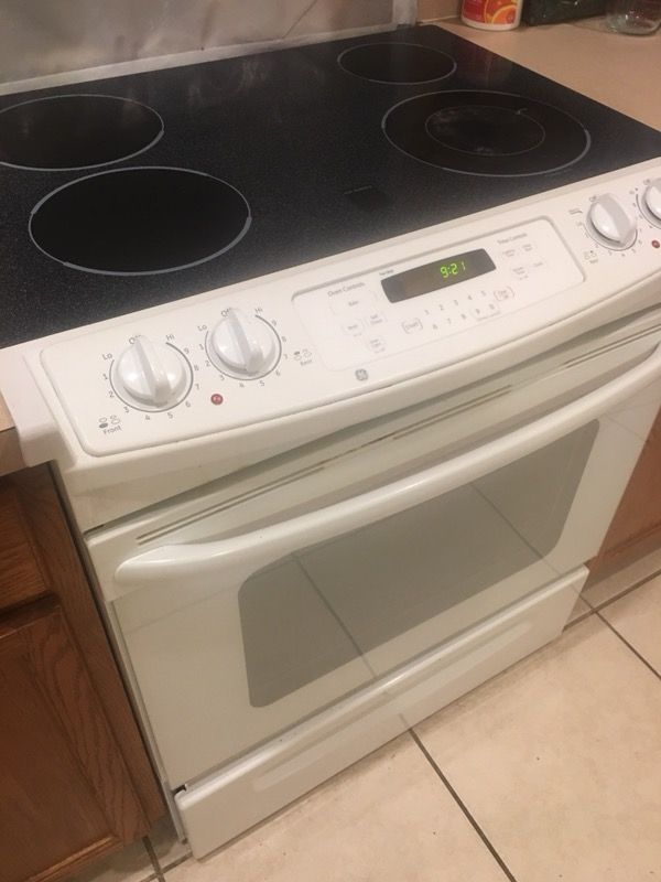 4 burner smooth surface white oven