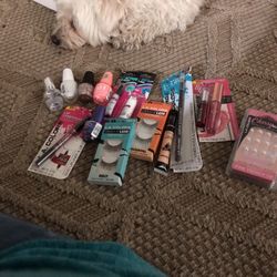 Sets  Of 17 Different Make Up