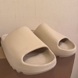 Adidas Yeezy Slides Bone Size 13 (used)