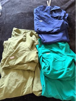 Men’s medium FIGS sets