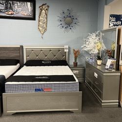 4PC Queen Bedroom Set 