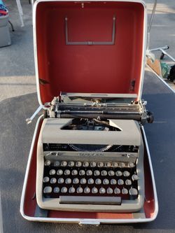 Typewriter Royal