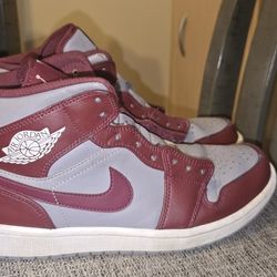 Nike Air Jordan 1 Mid Cherrywood Red Size 9
