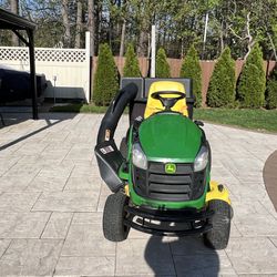 John Deere Lawn Mower E130