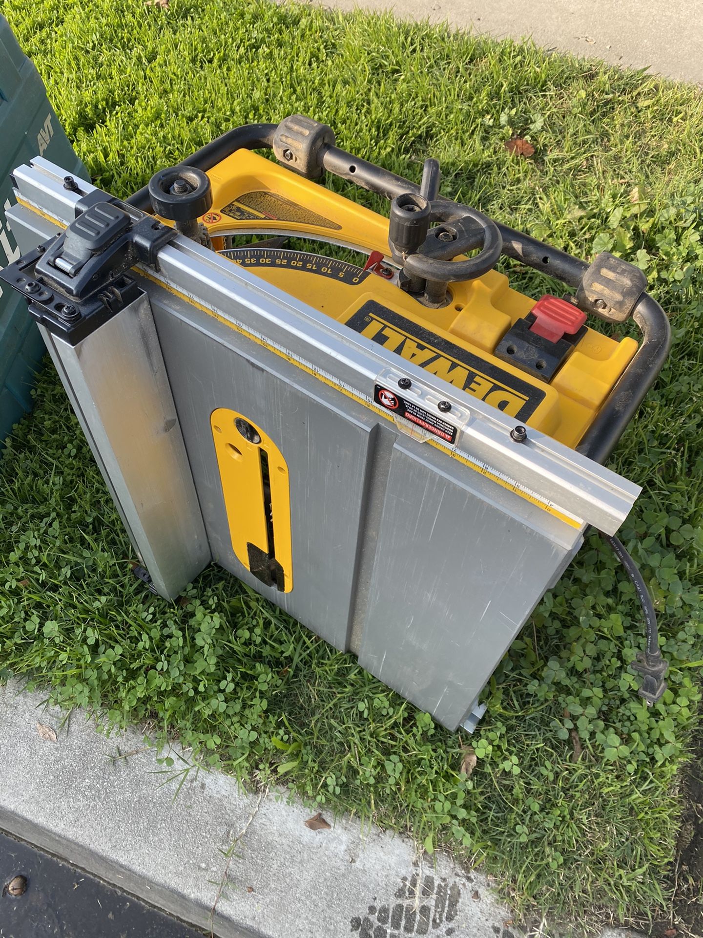 Dewalt table saw 10”