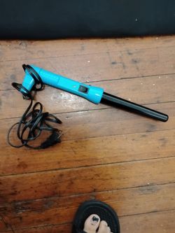 Bebella 18-25mm clipless curling iron in a turquoise blue color.
