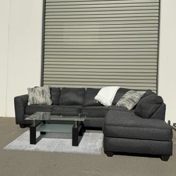 DELIVERY AVAILABLE ‼️Grey L-Shaped Sectional Couch