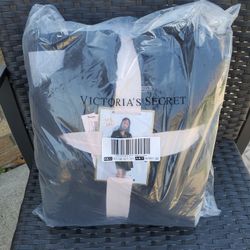 New Victoria Secret Black Lg Robe