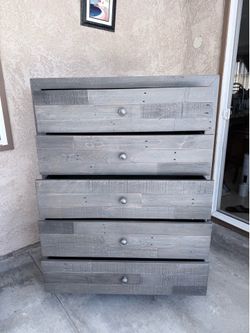 Rustic Gray 5-Drawer Dresser – Great Condition
