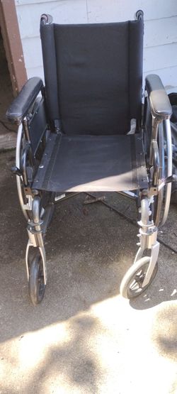 Breezy Ultra 4 Lightweight Wheelchair – Good Condition
