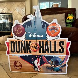 Disney x NBA , lebron james Cabaliers x Knicks display