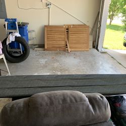 50’’ Smart Tv And Queen Bed