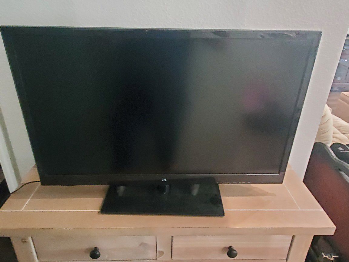 32 IN.  TV With Built In DVD Player 