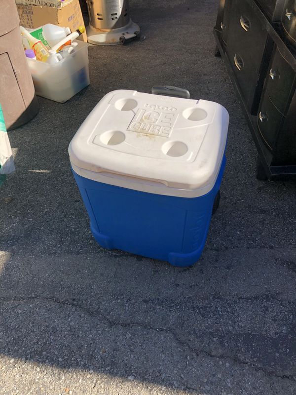 Large igloo ice chest for Sale in Chino Hills, CA OfferUp