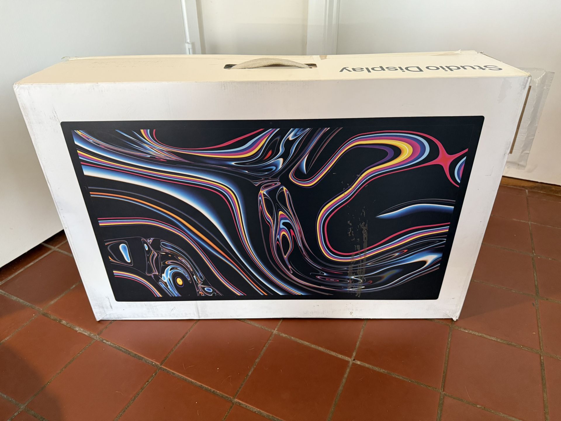 Apple Studio Display (VESA Mount) – Cracked Corners, Works Perfectly – Original Box & Cable Included