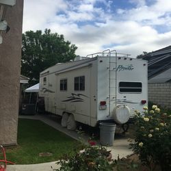 1999 30’ Prowler Fifth Wheel Excellent Condition
