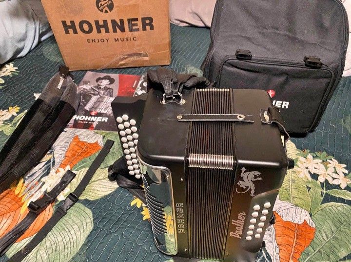 Hohner-Panther-Accordion-FBbEb