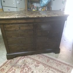 10 Drawer Solid Wood Kin Cade Dresser 