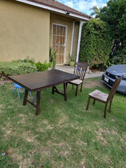Free table and chairs NOT THE BLUE CHAIRS