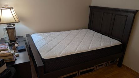 Full bed set (Real Wood). Cama completa  (De madera )