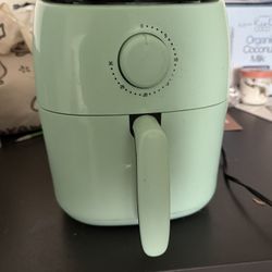 DASH 2.6QT Air fryer
