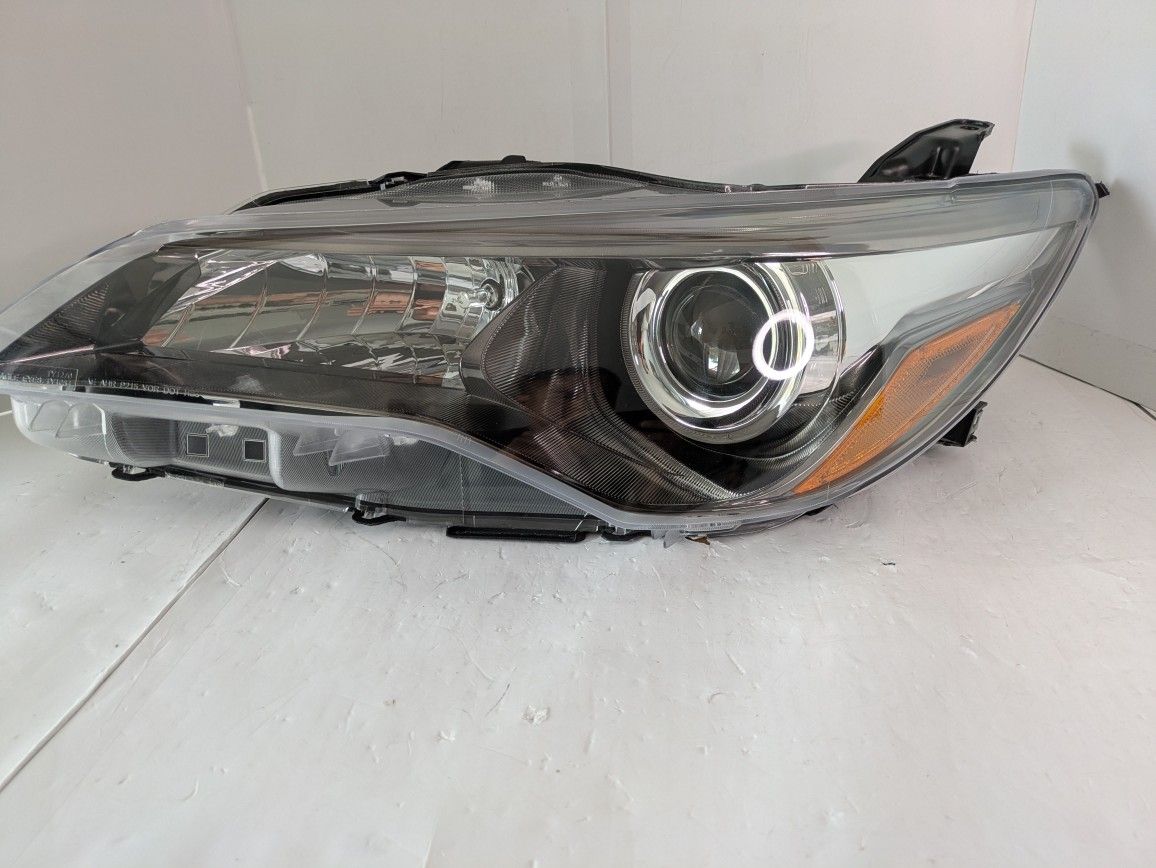 2015-2017 Toyota Camry Hybrid SE XSE Halogen Headlight Left Drive Side