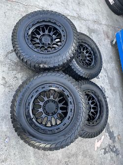 Wheeles lock combat 17x9 tire 265/70R17 lionhart kilima A/T