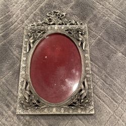ANTIQUE METAL PICTURE FRAME ( Never Used)