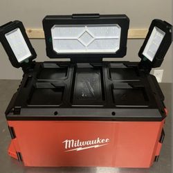 Milwaukee M18 Cordless PAckout flood light and usb (tool Only)