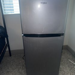 Mini fridge and freezer whirlpool