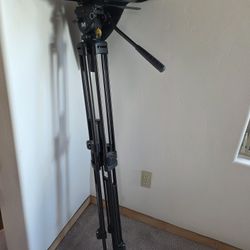 Magnus VT-4000 Tripod with Teleprompter Screen