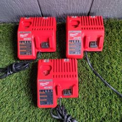 MILWAUKEE 12V-18V CHARGER PERFECT CONDITION 