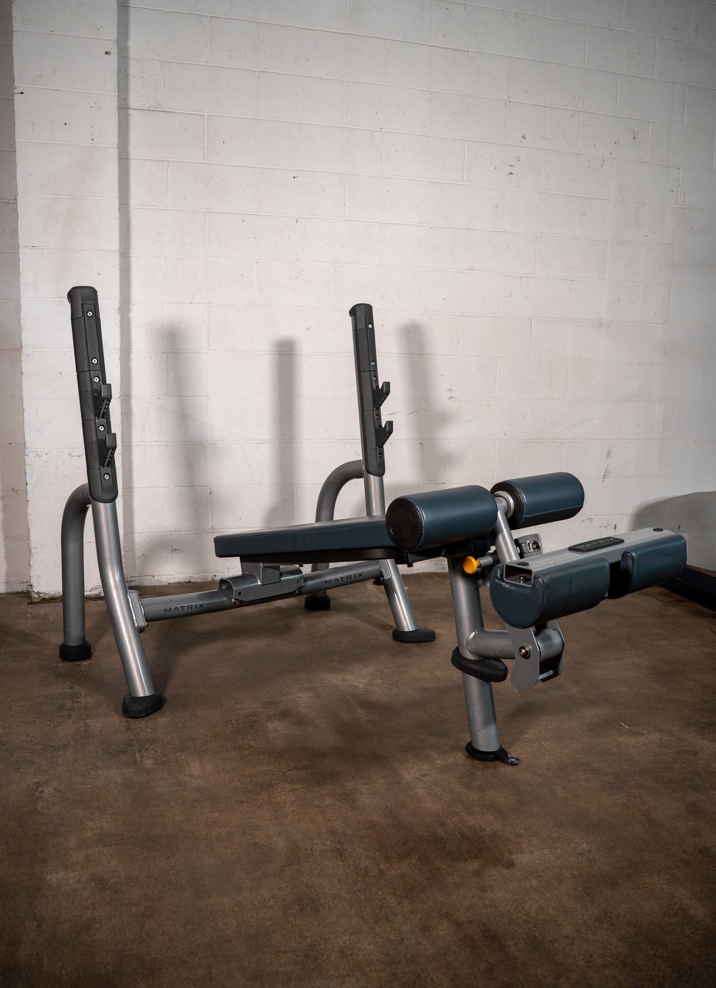 Matrix Magnum Barbell Decline Chest Press