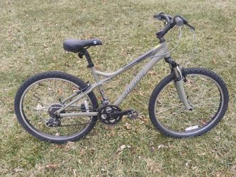 Gray Giant Boulder SE 26" Mountain Bike (Just Tuned Up).
