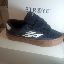 Straye Skateboard Puff Size 10 New W/Box