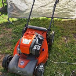 Husqvarna  BRIGGS & STRATTON  725 EXi Lawn Mover 