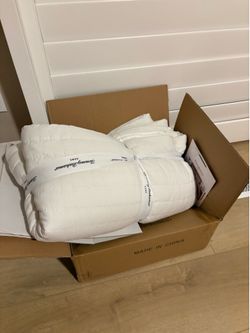 Oversized king size quilt white