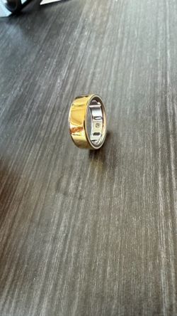 Oura Ring 4 (size 9) - gold