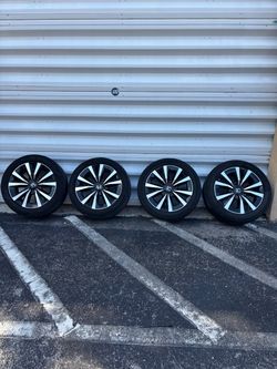 2023 Honda Civic OEM 17” Wheels & Tires - Set of 4